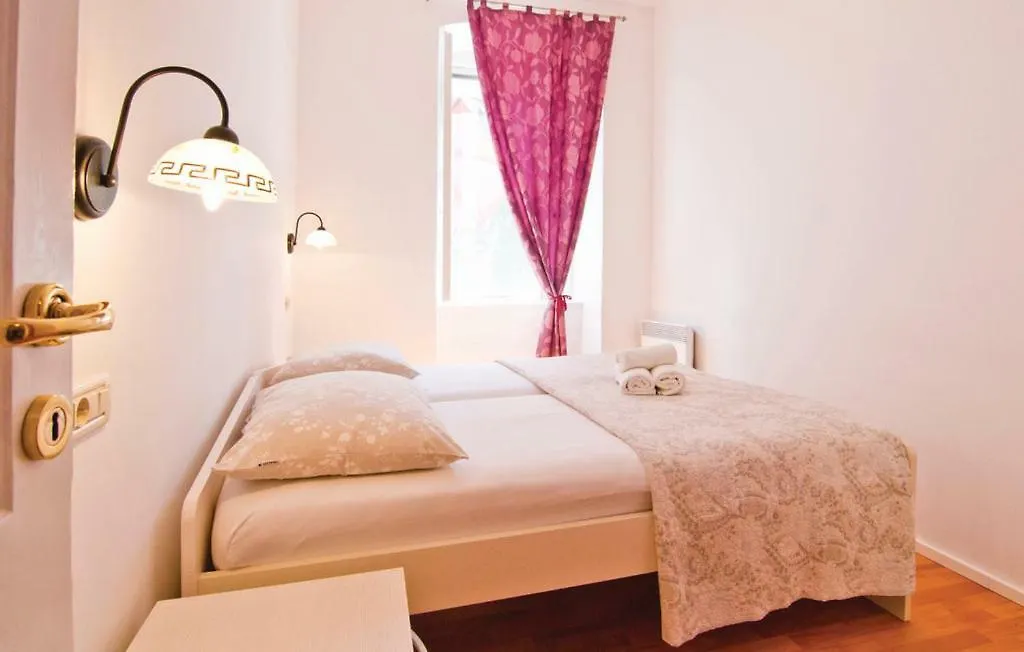 Jacuzzi And Grill Apartman Split