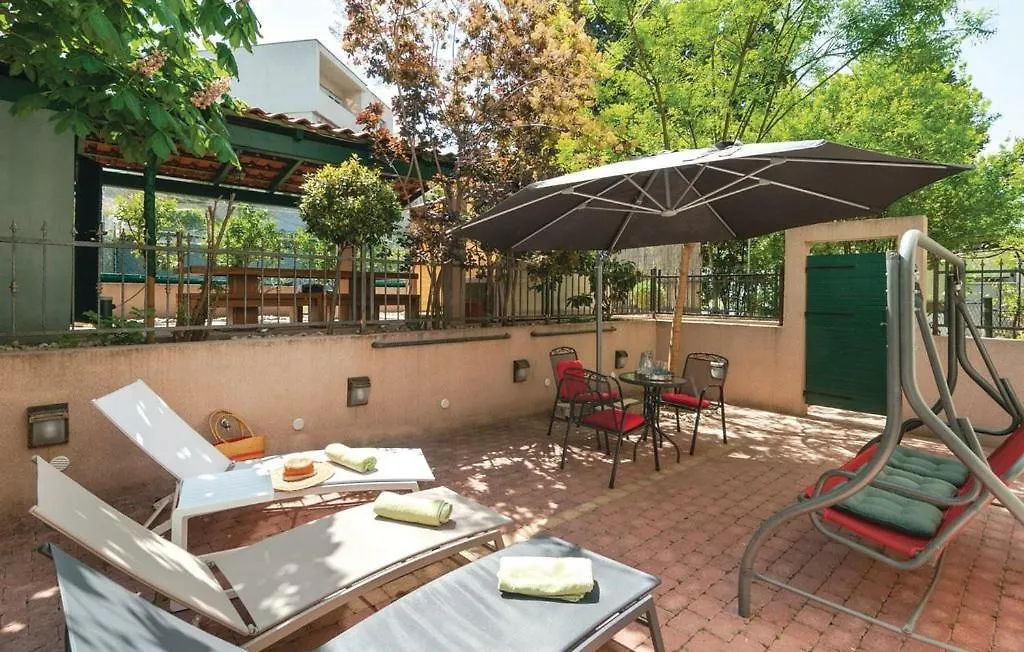 Jacuzzi And Grill Apartman Split